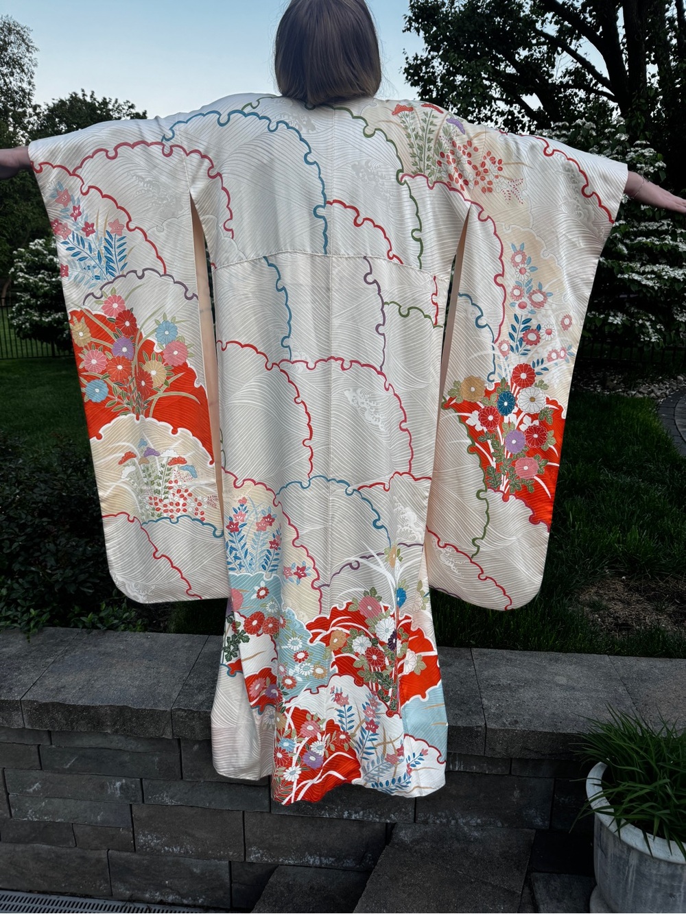 Vintage Style Japanese Silk Kimono Ivory Floral Wave Pattern Japan Robe Ceremony